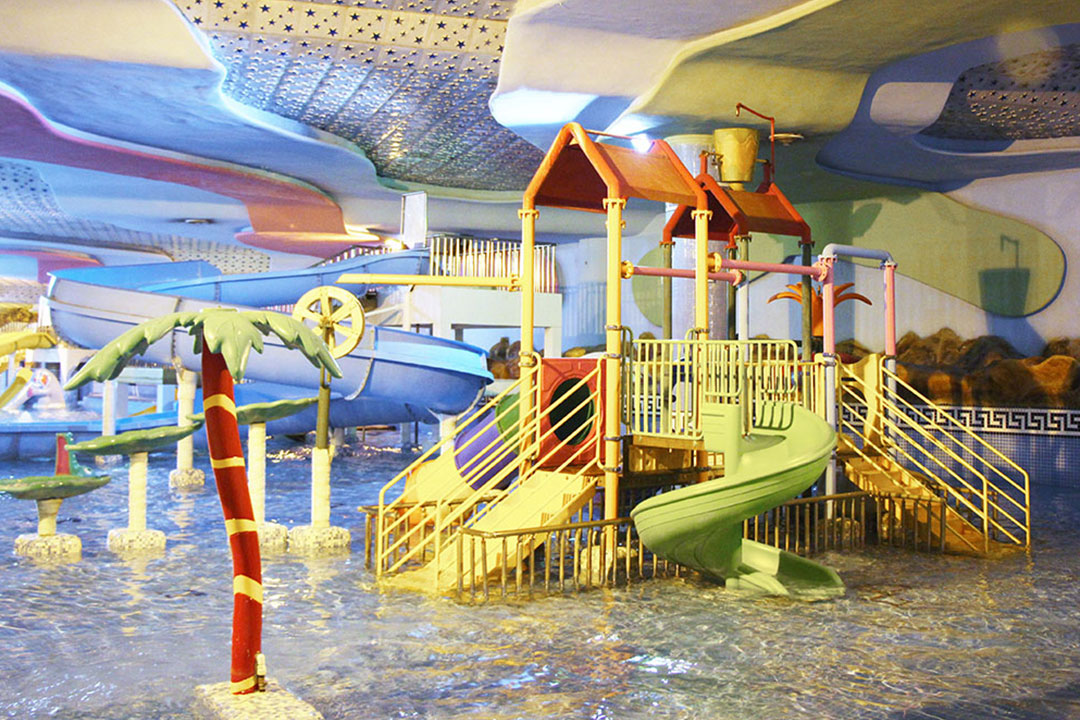 پارک آبی سرزمین موجهای خروشان مشهد